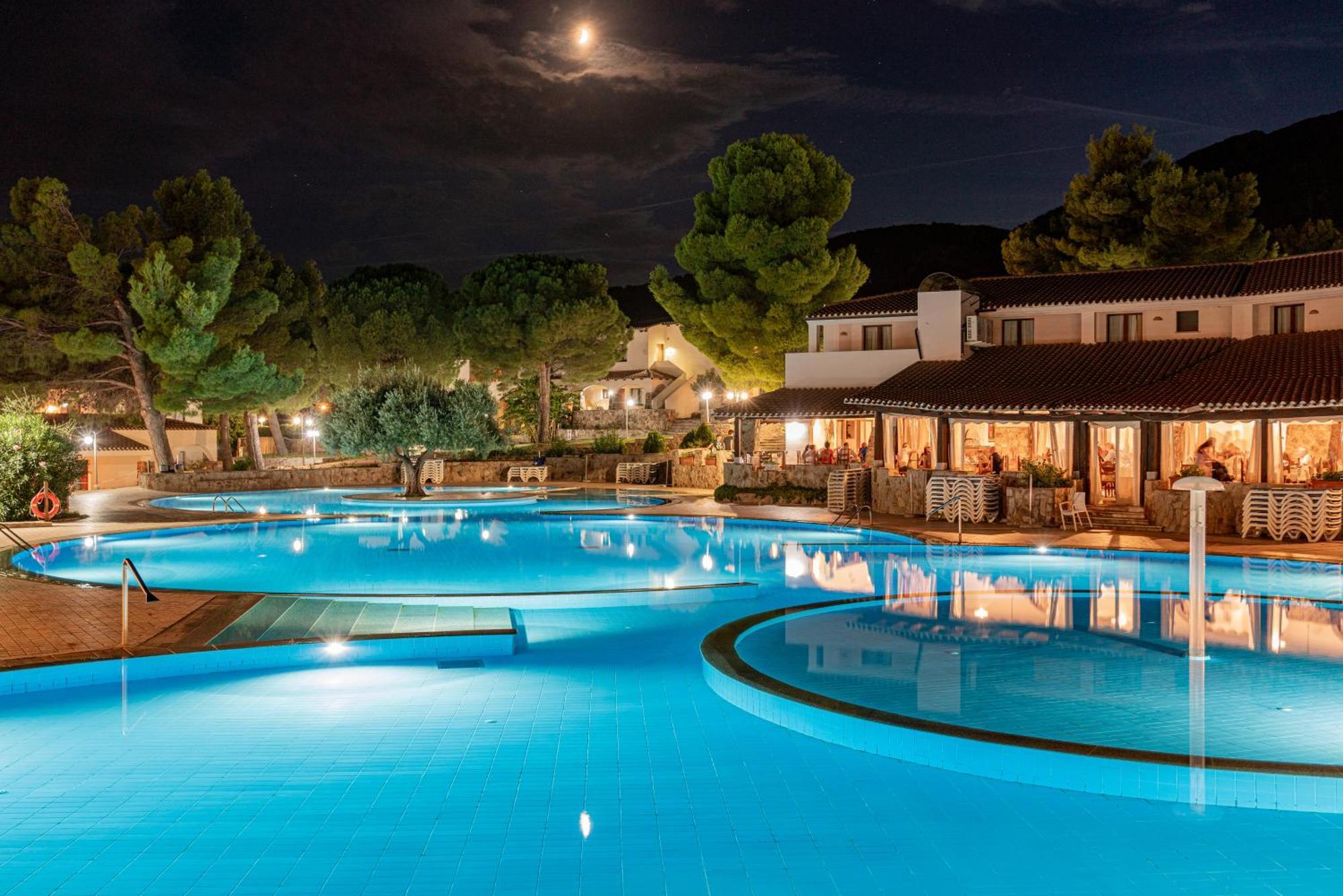 Club Esse Cala Gonone Hotell Eksteriør bilde