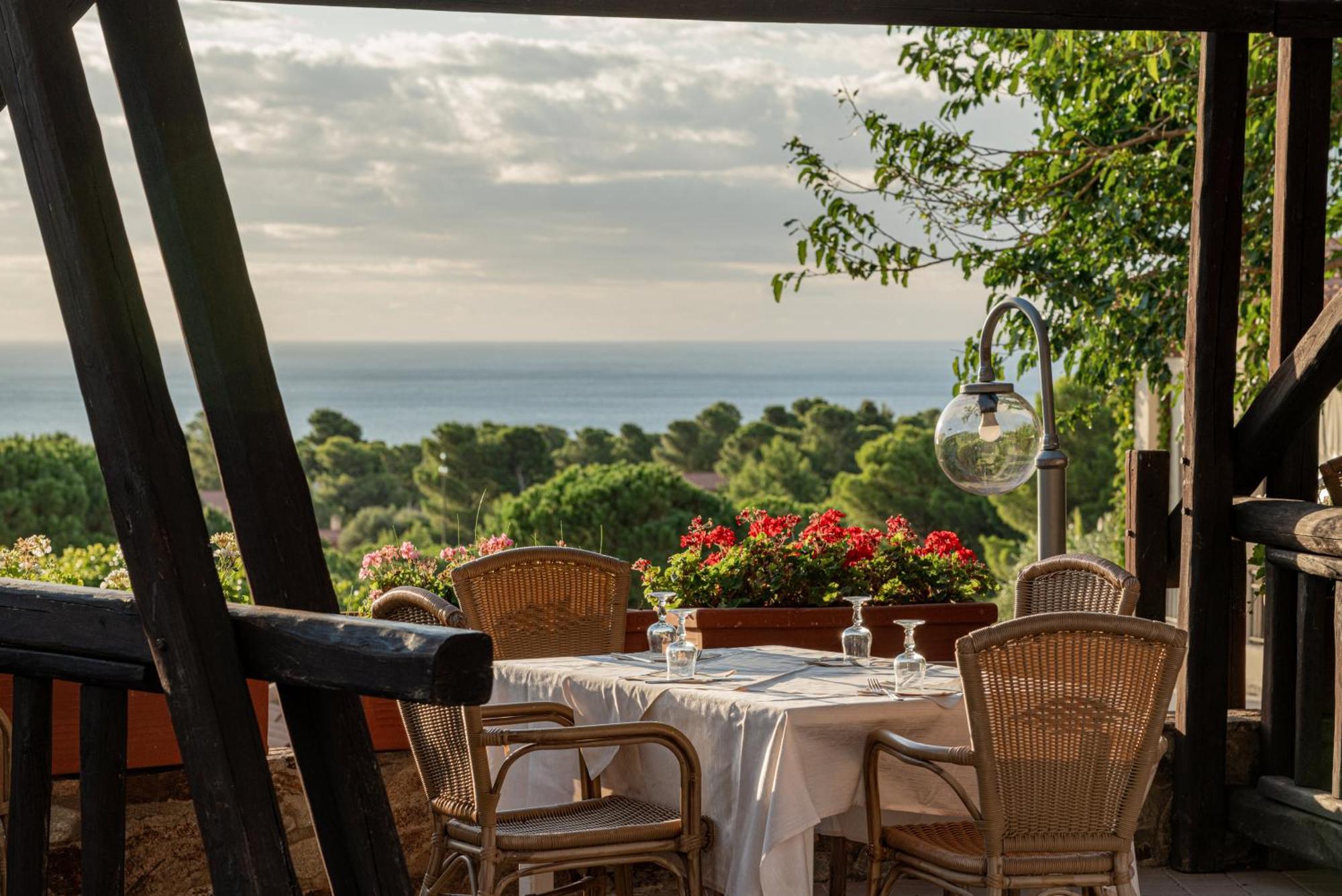 Club Esse Cala Gonone Hotell Eksteriør bilde